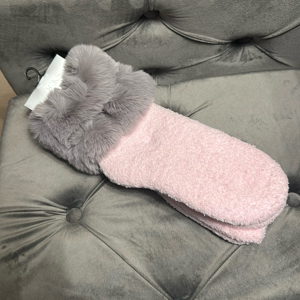 NWT- pink socks shoe size 6-10.5